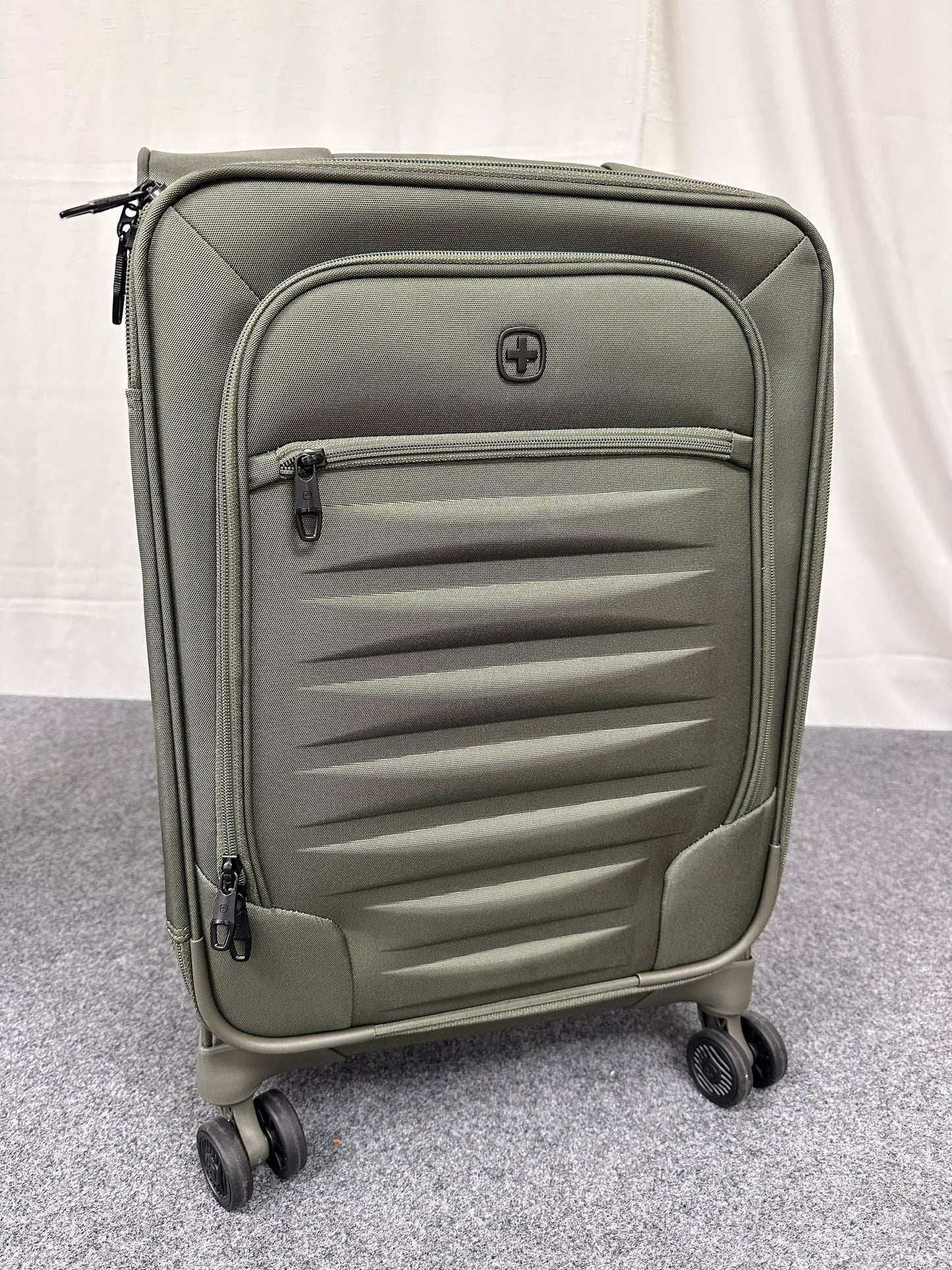 Swissgear 8099 Expandable Spinner Carry-On