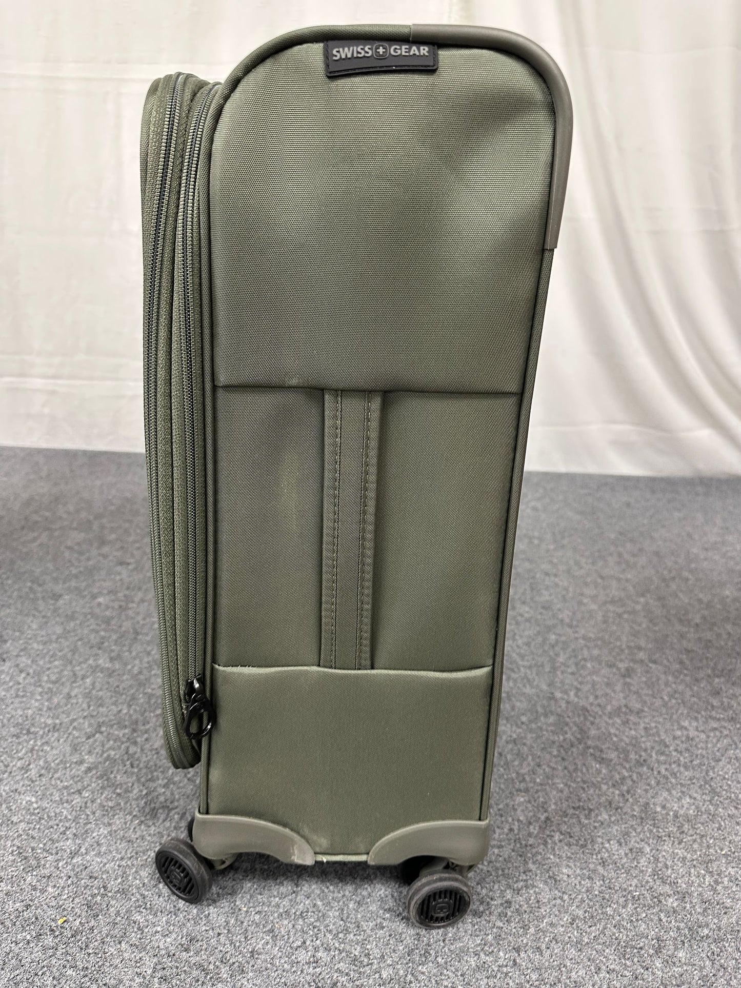 Swissgear 8099 Expandable Spinner Carry-On