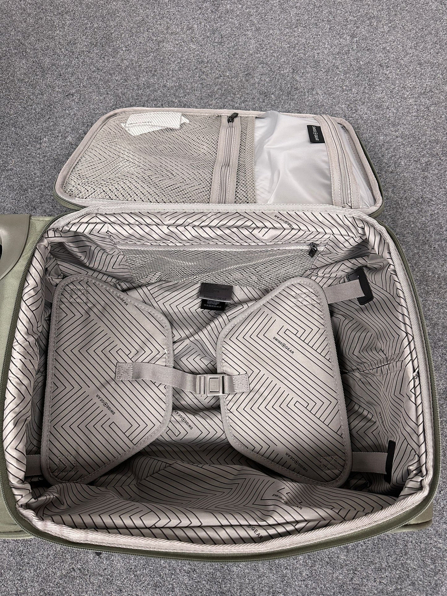 Swissgear 8099 Expandable Spinner Carry-On